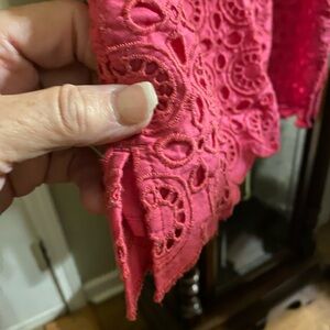 This top is adorable with white capris